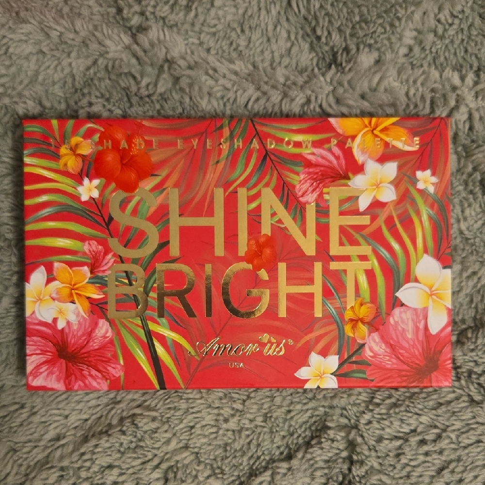 Shine Bright Eyeshadow Palette - Vibrant Red and Gold